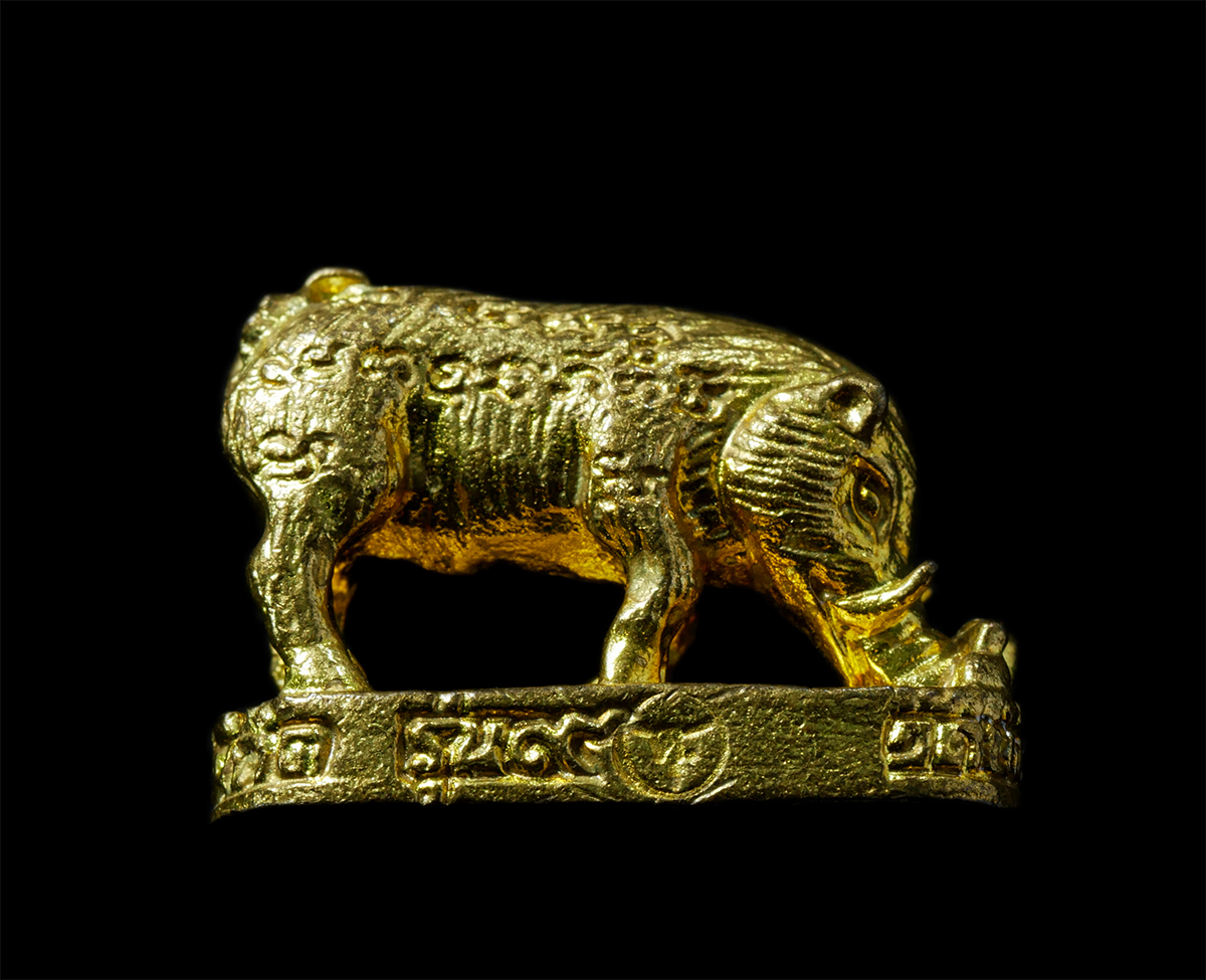 30Jun25 (102)p.jpg - พญาหมูดูดทรัพย์ รุ่น9 ดูดเรียกทรัพย์ พระอาจารย์สมคิด นันทิโย วัดบึงตาต้า จ.ระยอง ปี2556 เนื้อทองทิพย์  พระเก่าสวย มวลสารดี น่าเก็บสะสมบูชา | https://kamulet.in.th